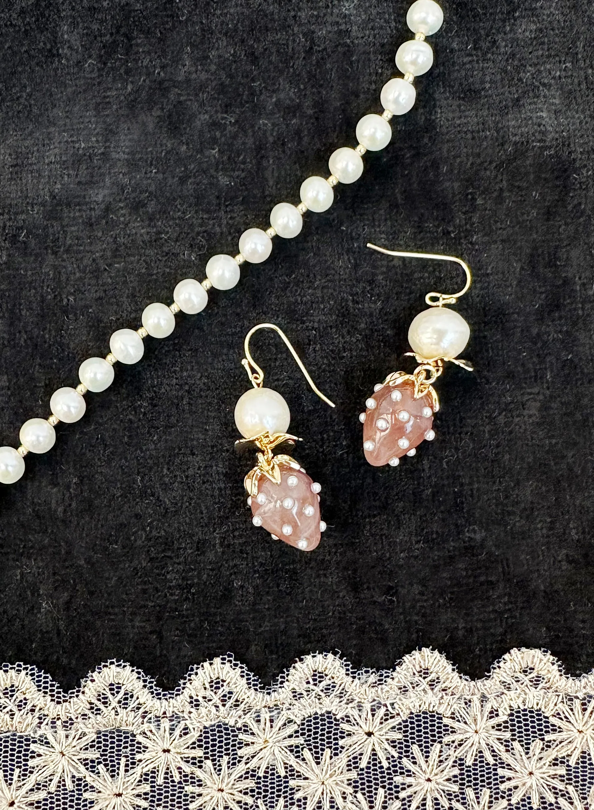 Freshwater Pearls With Glass Strawberry Dangle Earrings JE047