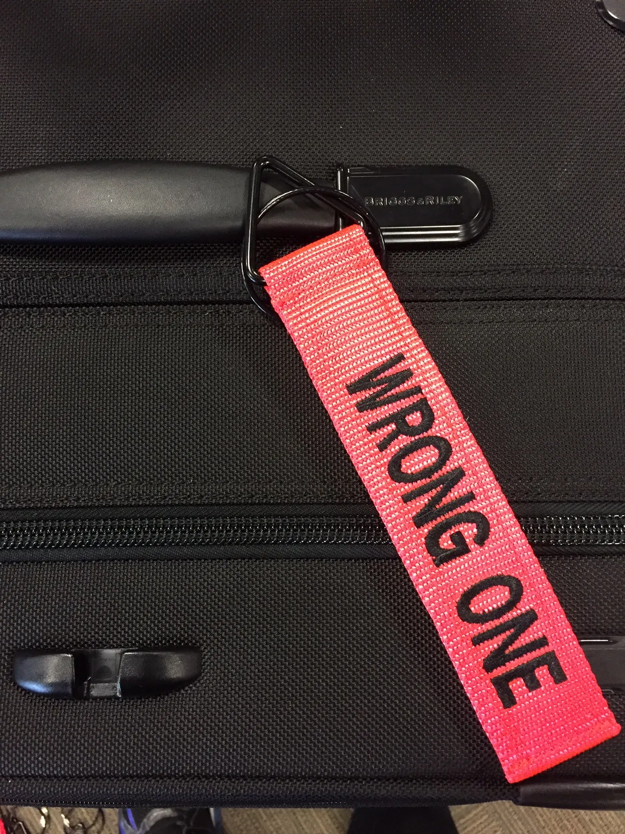 TudeTag - "WRONG ONE" Luggage Tag Identifier